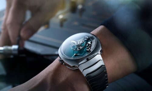 HMoser_6906-1200_Streamliner_Pandamonium__HMoser-x-MB&F_Onlywatch_2023__Lifestyle_Wristshot_Turntable