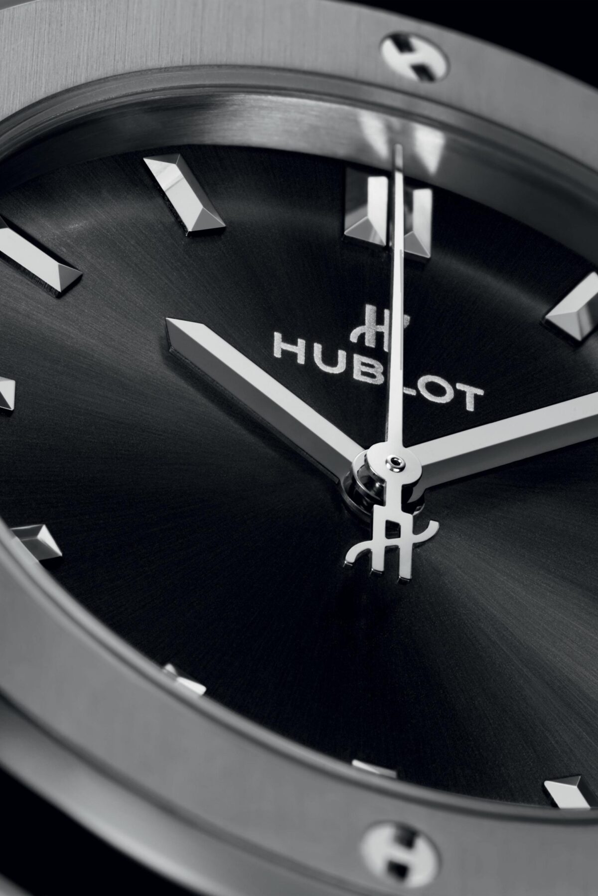 Женские часы Hublot Classic Fusion
Titanium