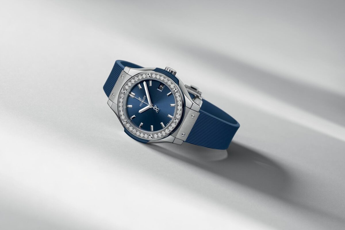 Женские часы Hublot Classic Fusion
Titanium Blue Diamonds